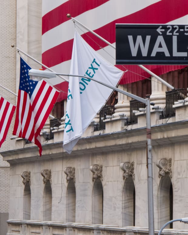 Wall_Street_-_New_York_Stock_Exchange